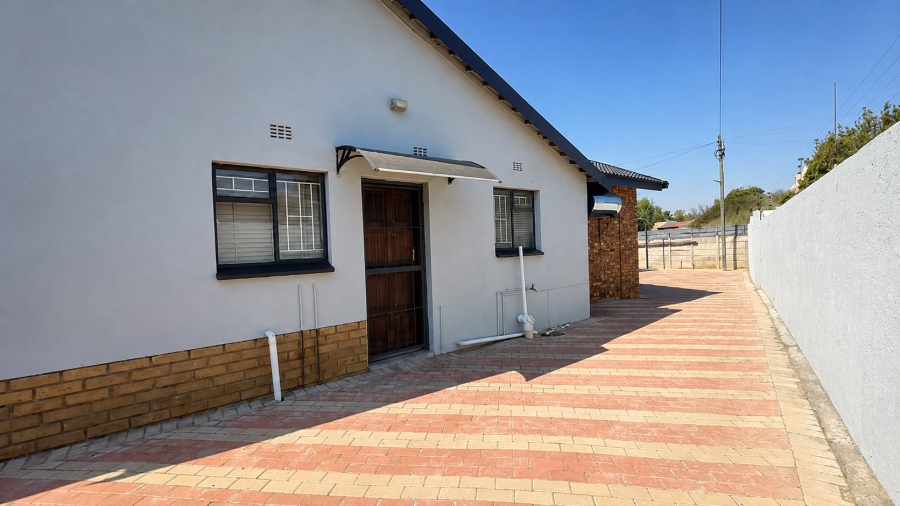 6 Bedroom Property for Sale in Flamwood North West